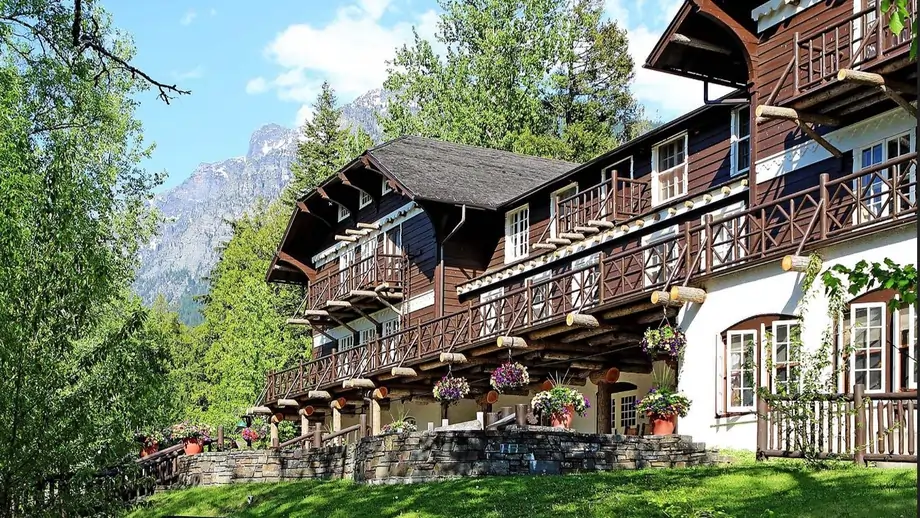 Lake McDonald lodge pretty view