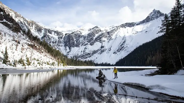 winter Avalanche lake view