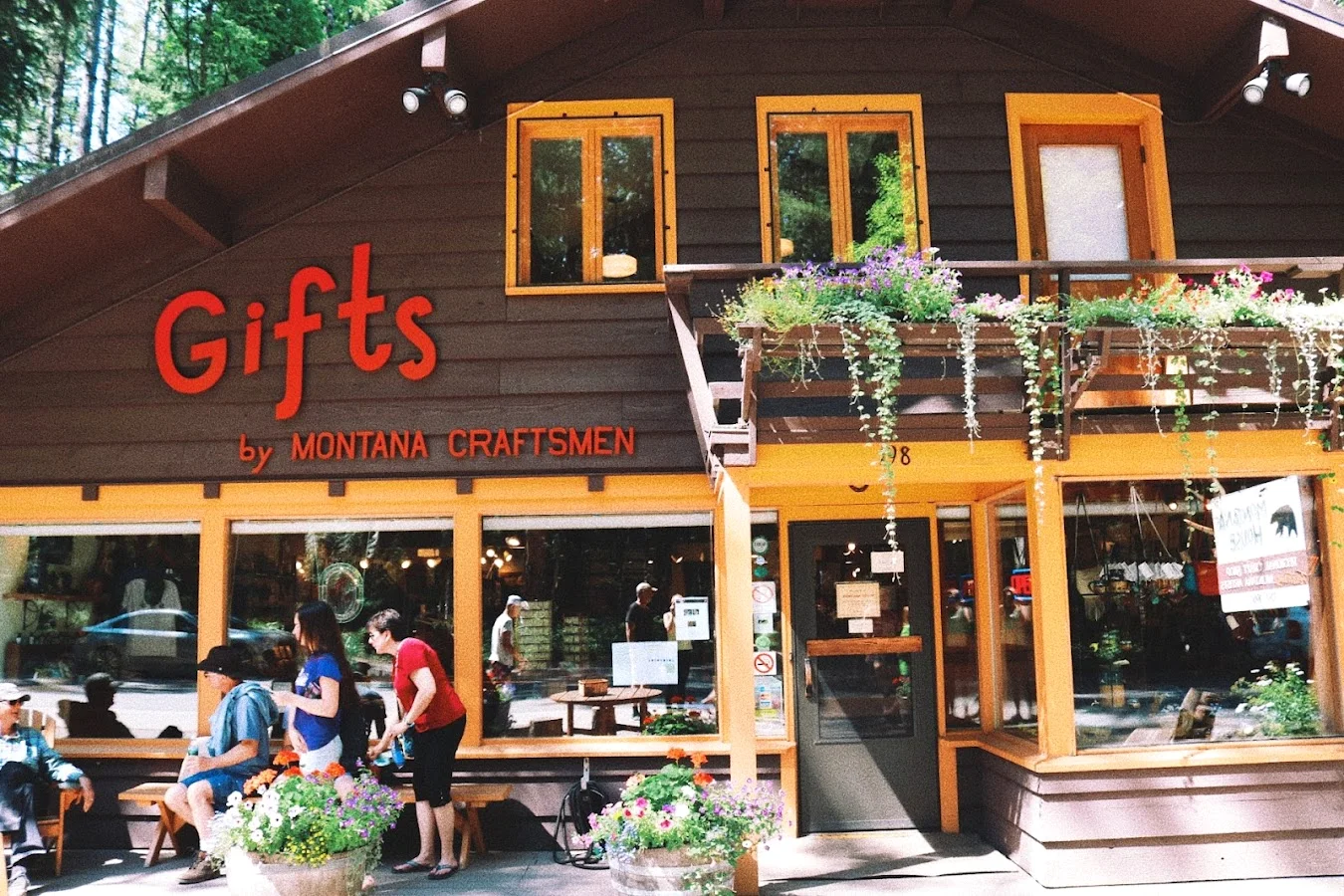 Montana House gift shop in Apgar Village