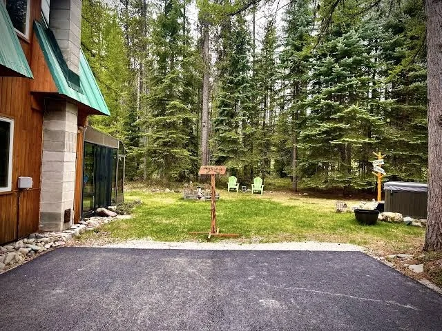 Quaint Cozy Camper on 6 acres in the wilderness near GNP