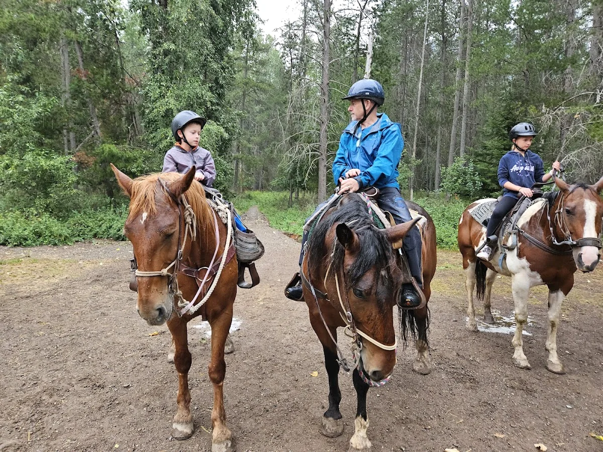 Swan Mountain Outfitters Apgar Corral