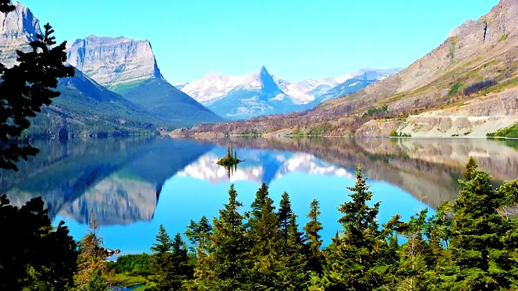 Dramatic alpine scenery of Glacier National Park